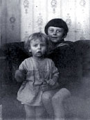 Андрей Сахаров с братом Юрой у себя дома. 1926-1927? гг.