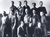 9-й класс 113 школы. В верхнем ряду справа - Андрей Сахаров, в среднем ряду третий справа - Толя Башун. 1937 г.